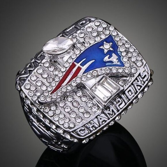 New England Patriots Championship Ring... Fast shipping from USA - Picture 1 of 3